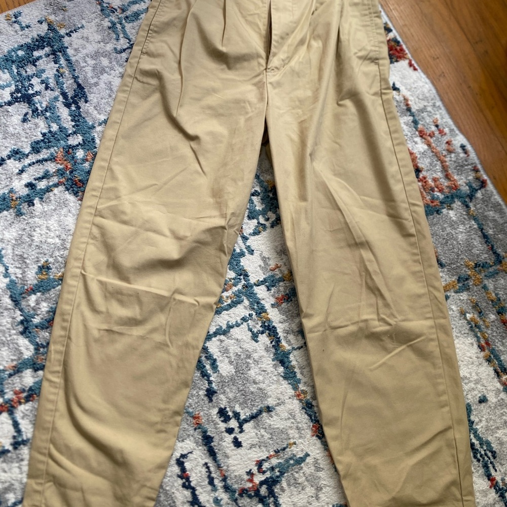 Levi’s Stylish Tapered Pants in Beige